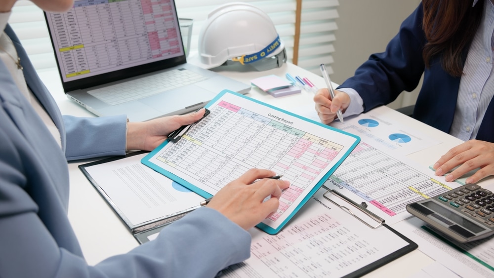 Expert,Woman,Asian,People,Discuss,Review,Data,Number,Costing,Managerial